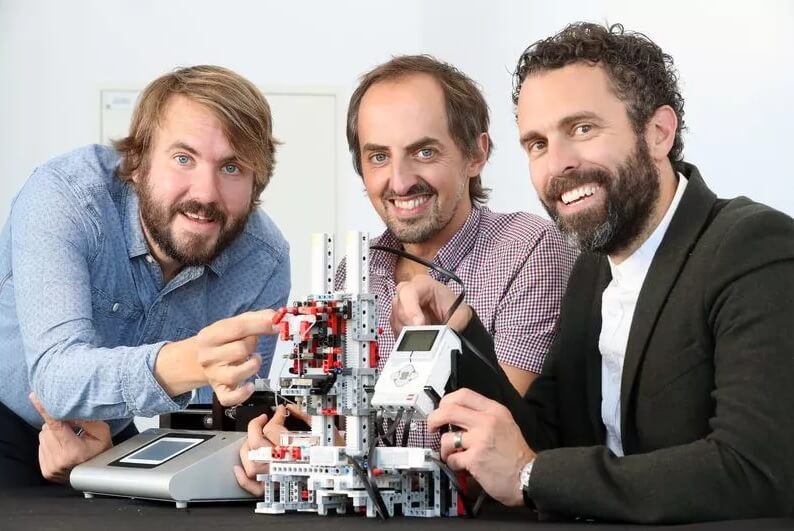 Konstruktorzy bio-drukarki z klocków LEGO.