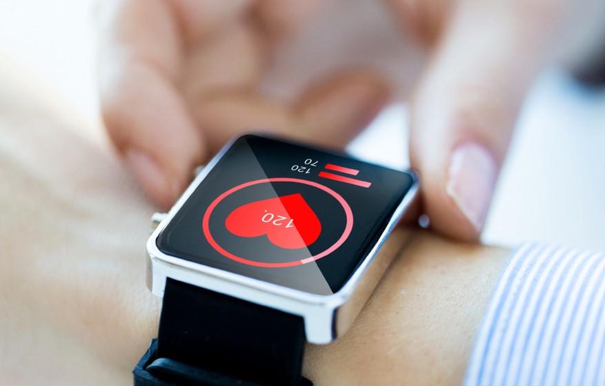 Większość użytkowników smartwatchy korzysta przynajmniej z jednej funkcji monitoringu zdrowia. Najczęściej to liczba kroków