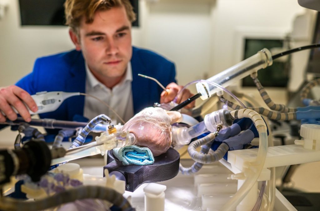 Symulacja zabiegu z wykorzystaniem DeviceGuide firmy Philips