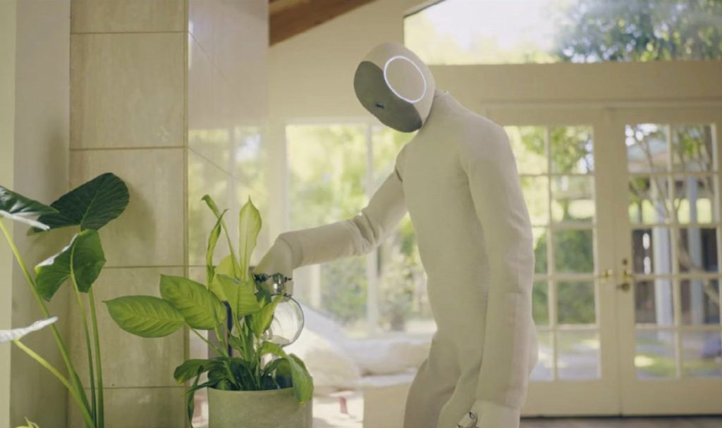 Śnieżnobiały kostium ukrywa plastikowe wnętrze i sprawia, że Neo wygląda jak człowiek, a nie maszyna