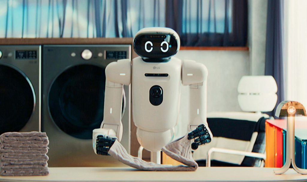 Robot CIOiD od LG składa ubrania (zdjęcie: LG)