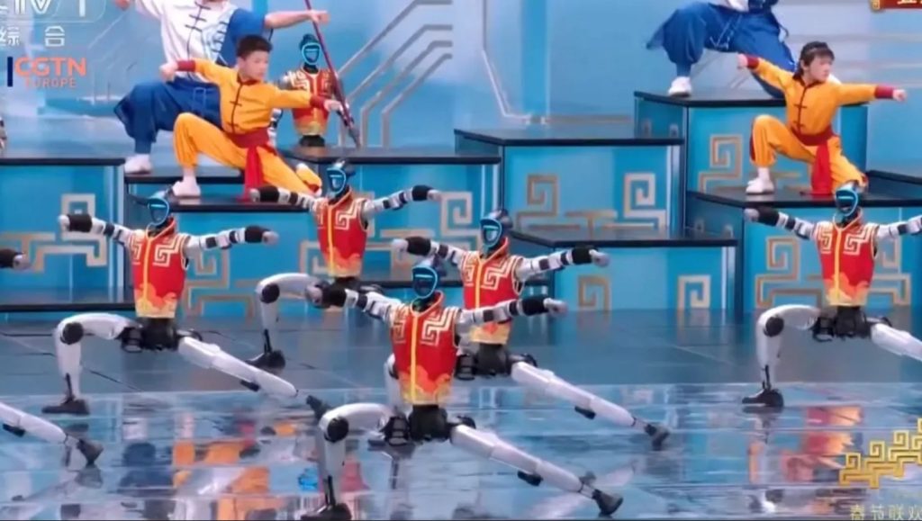 Te same roboty występują regularnie podczas oficialnym wizyt głów państwa - Chiny chcę najwyraźniej zaimponować postępem technologicznym