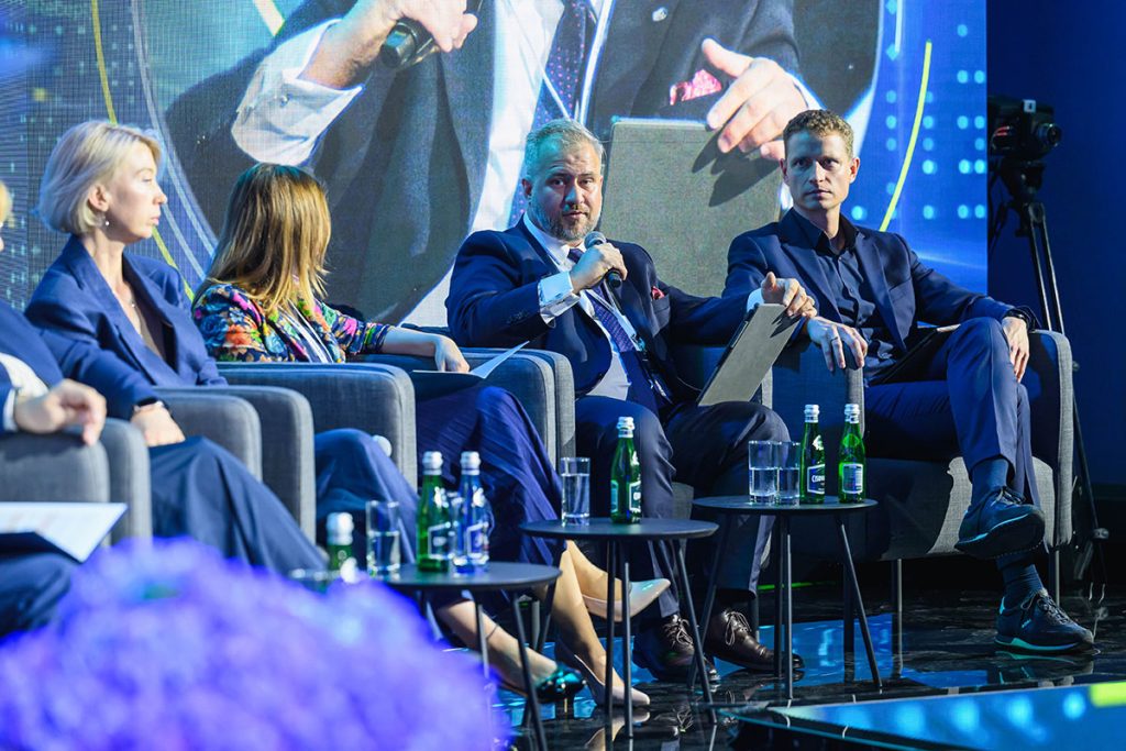 Technologicznie jesteśmy gotowi na tę zmianę. Znacznie większym wyzwaniem są kompetencje organizacyjne i zarządzanie zmianą - twierdzi Dr Michał Gontkiewicz