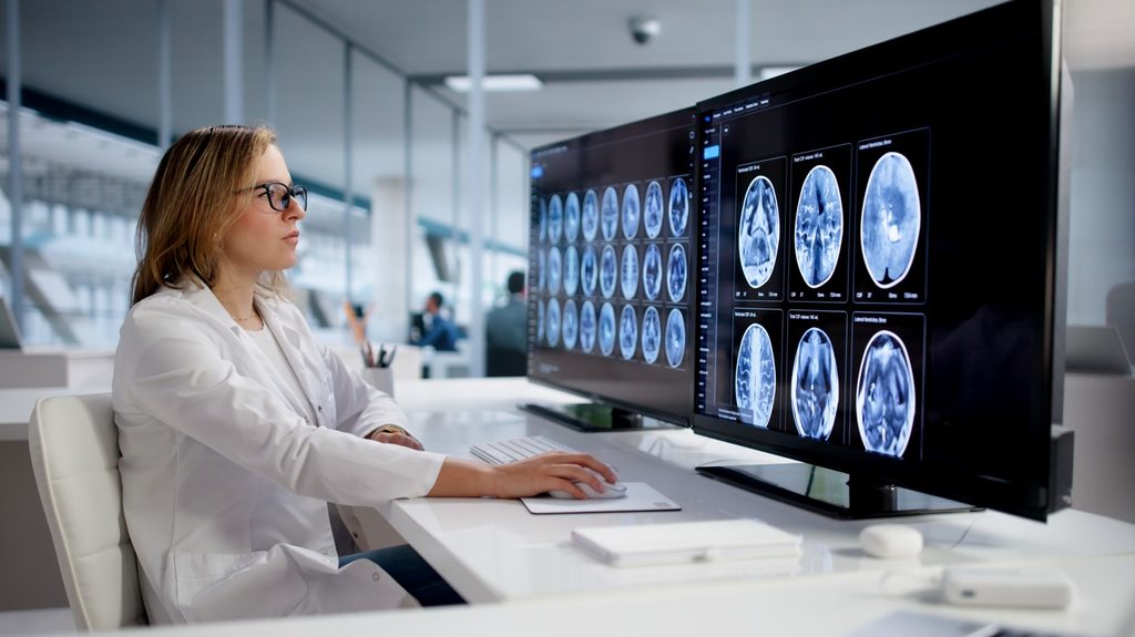 AI od dwóch dekad jest wbudowana w systemy dla radiologii. Teraz wchodzi też do kardiologii